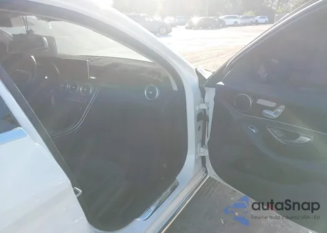 2016 Mercedes-Benz C 300 4Matic из США, поврежденный, VIN 55SWF4KB5GU138335